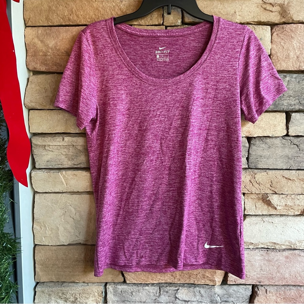 Nike heather pink short sleeve scoope neck active shirt Like New Medium